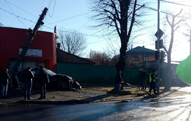 Accident în Galaţi: o ambulanţă s-a ciocnit cu un autoturism
