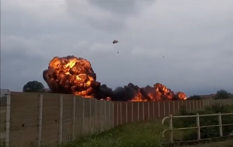 Momentul în care avionul militar s-a prăbușit, ucigând o fetiță, în Italia, a fost filmat. VIDEO