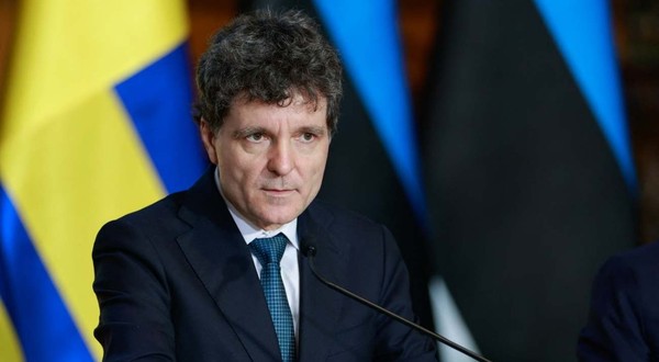 Nicuşor Dan a semnat decretul pentru acreditarea Theodorei-Magdalena Mircea ca ambasador al României în Cuba și alte state din Caraibe. Foto: Profimedia