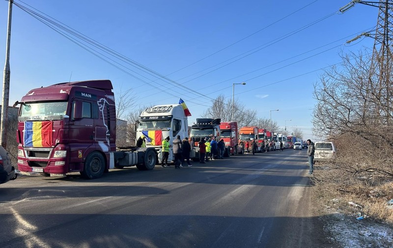 Protest spontan al transportatorilor și fermierilor, haos în trafic, pe centura Capitalei. „Nu blocăm circulația, circulăm cu viteză redusă”