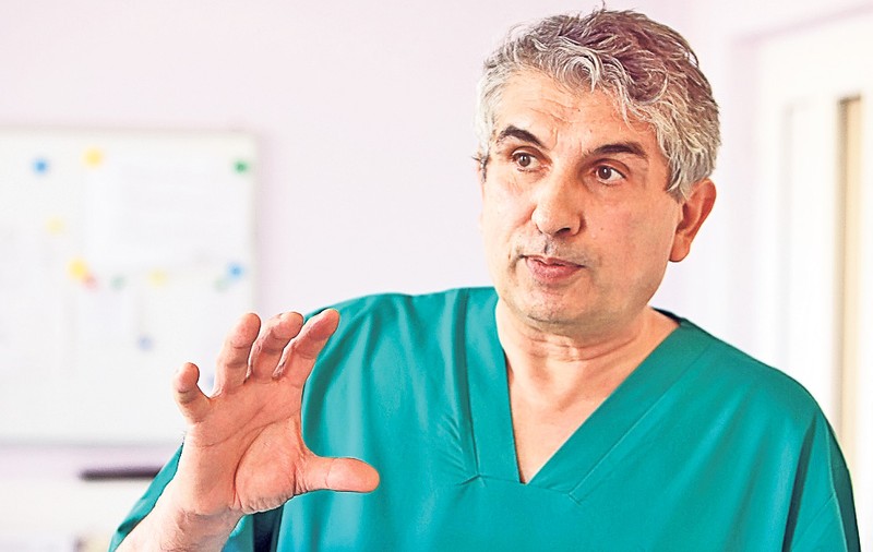 Ce spun cititorii Libertatea despre dreptul medicului Burnei de a mai opera copii. "Atâta corupție și nedreptate îți provoacă scârbă!" vs. "Ce manipulare grosolană"