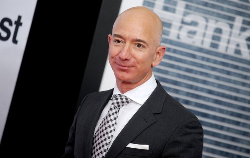 Cine e iubita lui Jeff Bezos. Fostul ei soț i-a făcut cunoștință cu celebrul miliardar