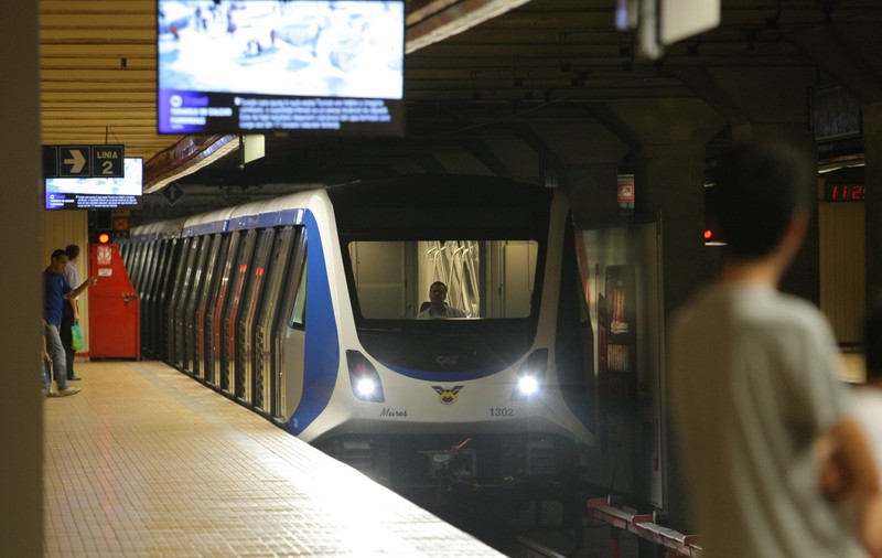1.600 de euro câştigă, în medie, un angajat Metrorex. Salariații de la metrou amenință că opresc circulația în subteran, pentru salarii mai mari cu 42%