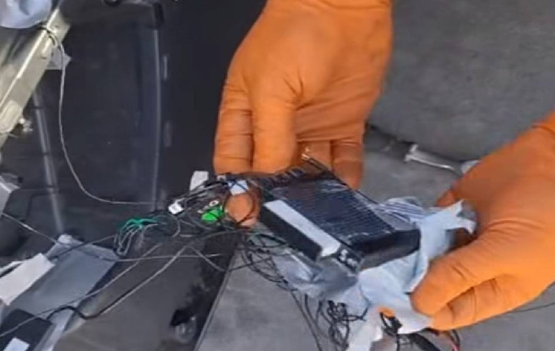 Sistem audio-video montat într-o mașină de Poliție din Mehedinți: „Fiți puțin mai atenți, că riscăm să ardem și probele, și colegii”