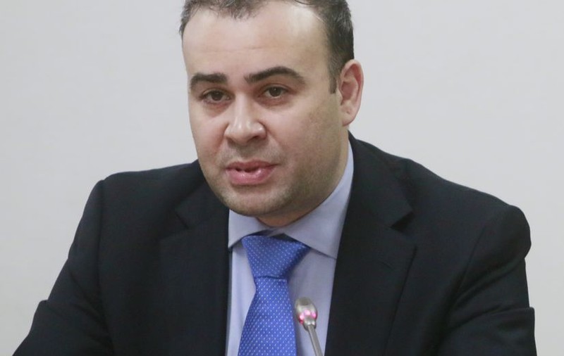 Fostul ministru al Finanţelor Darius Vâlcov, audiat la DNA. El merge astăzi și în Comsia Juridică a Senatului 