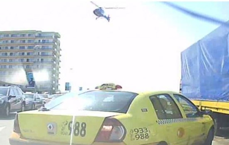 Noi imagini cu elicopterul din Mamaia. Era cât pe ce să accidenteze turiștii aflați pe faleză
