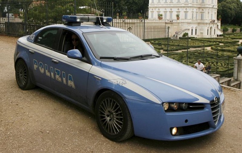 Un român a șocat Italia. S-a urcat beat la volan, cu permisul expirat și fără să aibă declarație pe propria răspundere