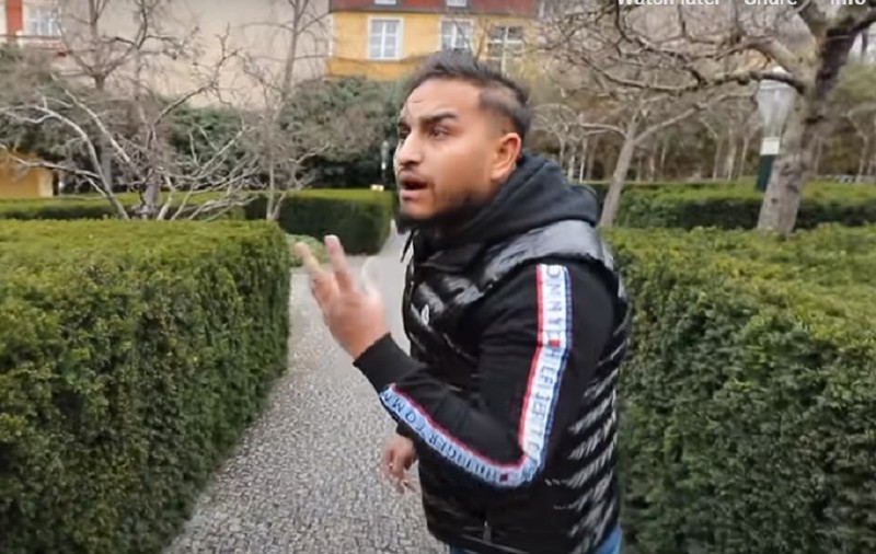 VIDEO | Escroci români, filmați de jurnaliști pe străzile din Praga. Spuneau că sunt surzi și că strâng bani în scopuri caritabile