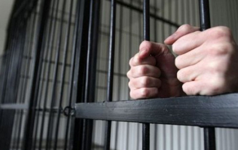 Polițist lovit cu pumnul în față de un sucevean. Individul a fost arestat