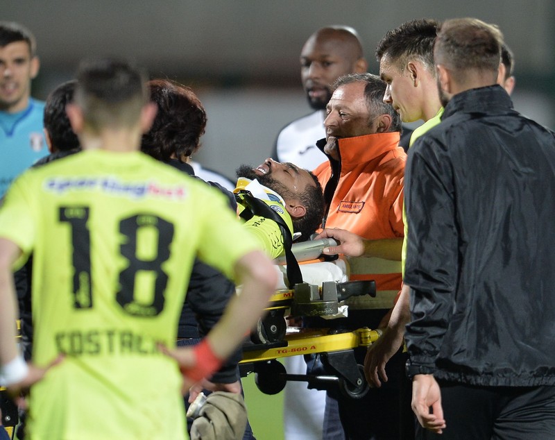 Billel Omrani a fost externat, după comoția suferită în meciul Astra - CFR Cluj. Cristi Bud este desfigurat  | FOTO LA INTERIOR