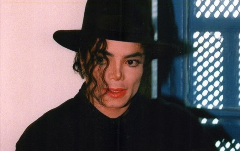 Poliţia a confiscat fiole cu medicamente de la locuinţa lui Michael Jackson