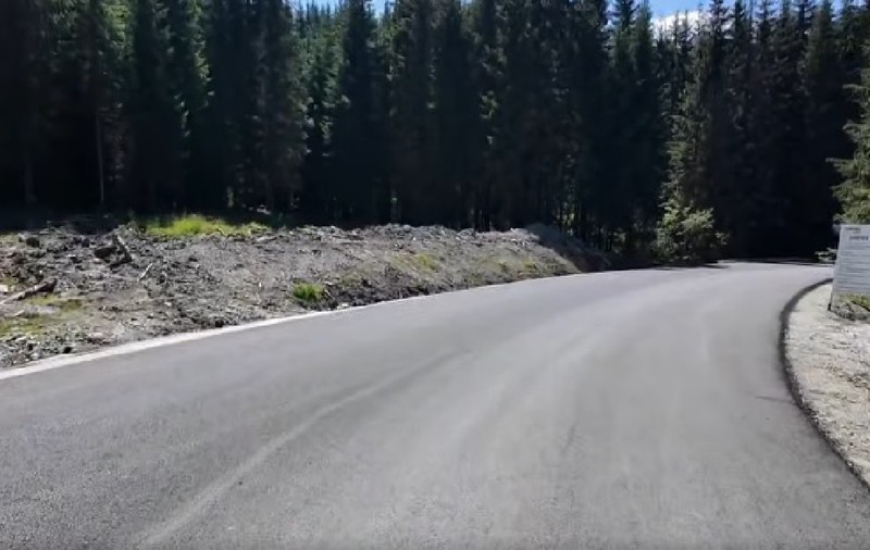 Continuă lucrările de modernizare pe DN 7A, unul dintre cele mai spectaculoase drumuri din Carpați