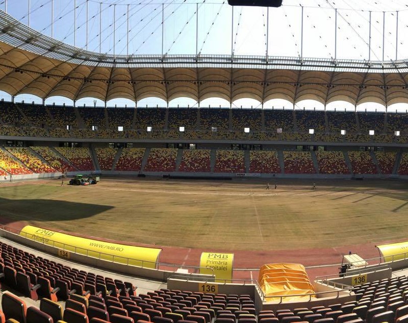 Cea de-a opta schimbare a gazonului de pe Arena Națională a început în forță, cu un tractor, două remorci și câteva lopeți | FOTO&VIDEO