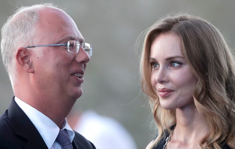 Kirill Dmitriev, omul-cheie al lui Putin în negocierile cu SUA, căsătorit cu fotomodelul și prezentatoarea TV Natalia Popova: „I-a deschis ușa Kremlinului”