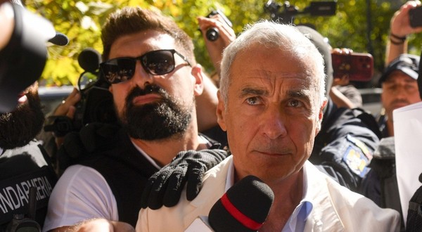 Imagine cu Călin Georgescu adus la audieri la DIICOT. Foto: Hepta