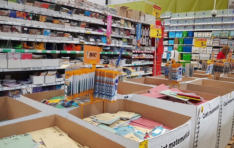 VIDEO/ A început goana după rechizite! Câţi bani cheltuie părinţii pentru noul an şcolar