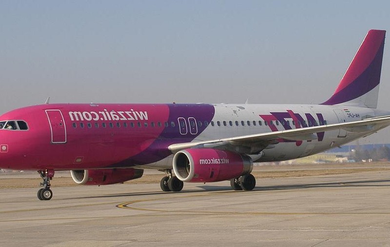 50 de copii români, umiliţi pe aeroporturi 