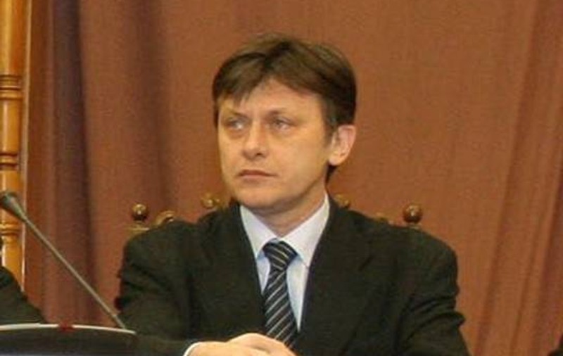 Crin Antonescu, despre glumele iscate de ”ațipitul” în parlament: ”Dorm cât vreau, e treaba mea” 