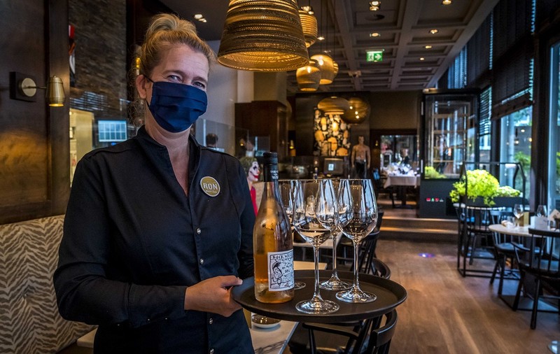 Barurile și restaurantele din Olanda se închid, după ce  numărul persoanelor infectate cu COVID-19 a crescut