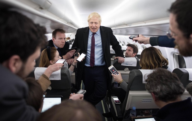 Imaginea dramatică dintr-un spital aruncă în aer campania pentru alegerile cruciale din Marea Britanie. Boris Johnson a refuzat să privească fotografia