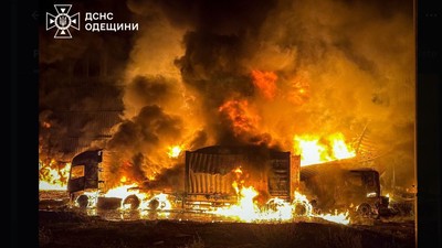 Incendiu în urma atacurilor cu drone din Odesa Captură Serviciul de Urgență Odesa