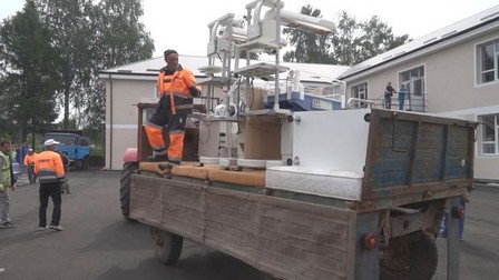 Incubatoarele bebelușilor au fost transportate cu o mașină de la Salubritate
