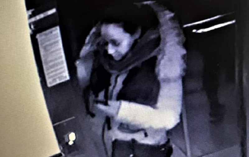 O femeie a păcălit o bătrână cu metoda "Accidentul". Suma uriașă pe care a reușit să o ia de la victimă