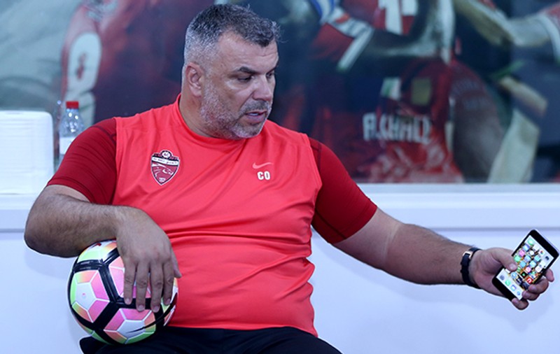 Cosmin Olăroiu are probleme în Emirate. Antrenorul român a fost suspendat două etape și amendat cu 4.000 de euro / VIDEO
