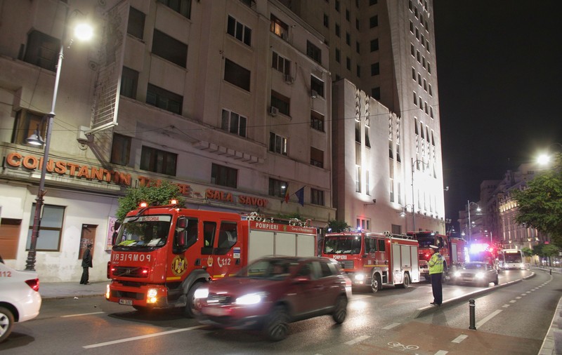 FOTO & VIDEO | Incendiu la subsolul Teatrului „Constantin Tănase”