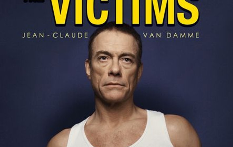 Jean Claude Van Damme, pe un afiș cutremurător, cu un animal jupuit în mână