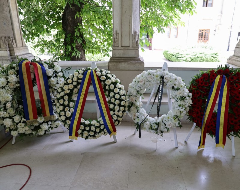 Funeralii de stat pentru Ion Iliescu. Ultimele omagii aduse în fața sicriului fostului președinte, în Sala Unirii, la Palatul Cotroceni