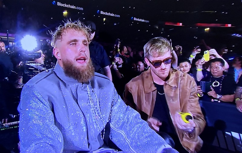 Numele rostit de Jake Paul când a fost întrebat cine va fi următorul lui adversar, după ce l-a bătut pe Mike Tyson în ring. E chiar fratele său