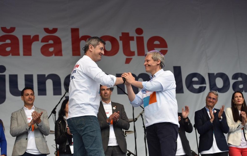 VIDEO | Primul miting al Alianţei 2020 USR-PLUS, la Cluj-Napoca. Cioloş: "Trebuie să ne debarasăm de prostie, de hoţie şi de sărăcie"