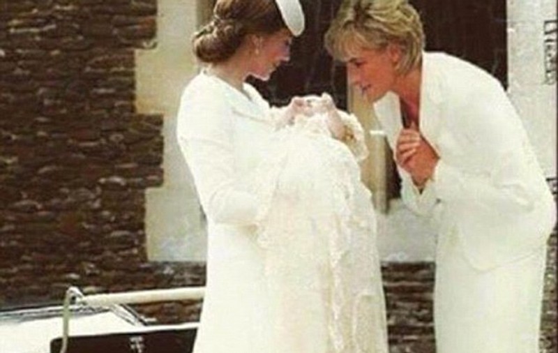 O poză cu Diana la botezul Prințesei Charlotte face înconjurul Internetului