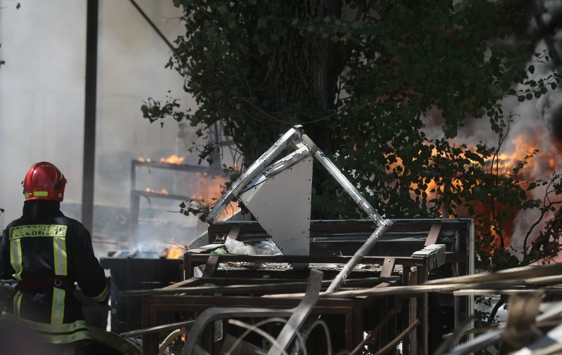 FOTO/VIDEO | Incendiu lângă un mare centru de agrement din Capitală!