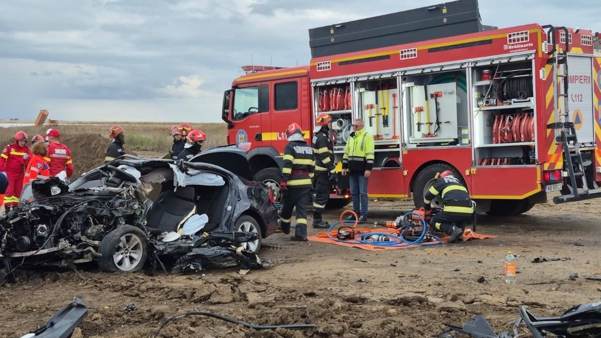 Doi copii și un adult au murit după ce o mașină s-a ciocnit cu un camion, între Pașcani și Brătești. Sursă foto: ISU Iași