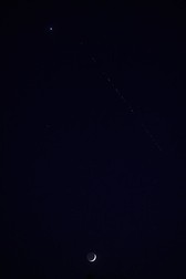 Luna, Venus și sateliții Starlink | Foto: Raed Krishan