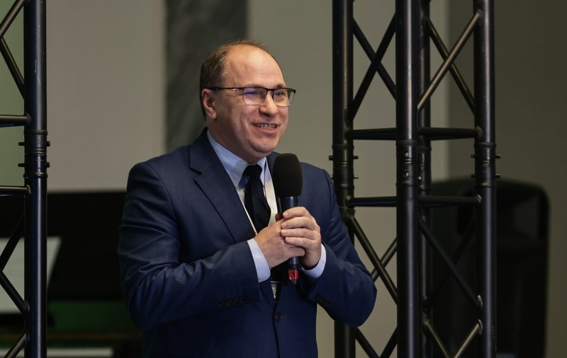 Ministrul Educației, Mihai Dimian, consideră că uniforma școlară obligatorie nu este, în momentul de față, o prioritate în educație. Foto: Vlad Chirea