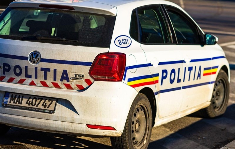 Doi copii de 14 și 16 ani s-au furișat în casa unui bărbat, l-au amenințat și i-au furat 15.000 de lei, în Turda, județul Cluj. Cum au fost prinși