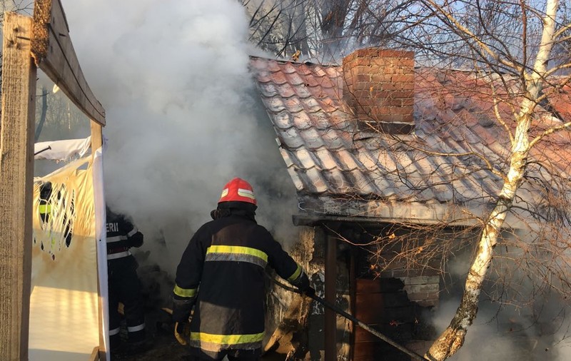 Coșurile de fum defecte sau necurățate, principala cauză a incendiilor din România