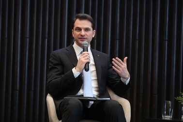 Ministrul Cercetarii , Inovarii si Digitalizarii, Sebastian Burduja, participa la o intalnire cu reprezentanti ai institutiilor publice, cu privire la digitalizarea administrației locale, luni, 10 Aprilie 2023, la Timisoara. DANI AMARIEI / MEDIAFAX FOTO
