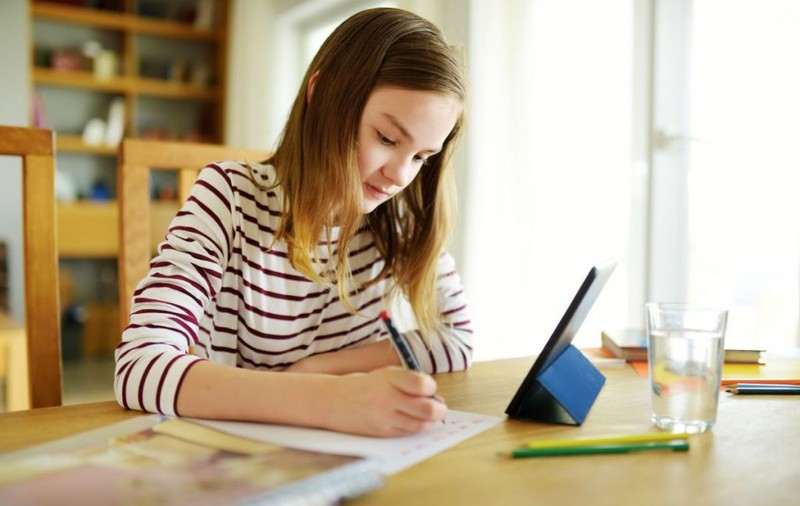 După ce a spus că scenariul hibrid dispare, ministrul educației a anunțat singurele situaţii în care unii elevi vor face ore online