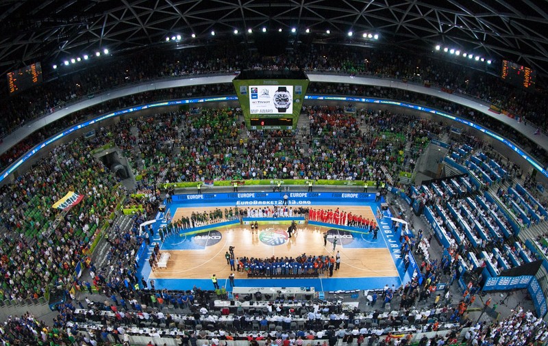 Biletele pentru EuroBasket 2017 s-au pus în vânzare. Emil Boc a fost primul cumpărător
