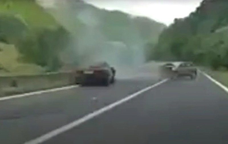 Accident șocant pe Valea Oltului, surprins de camera instalată la bordul unei mașini