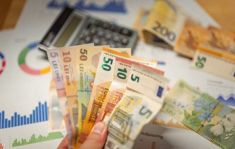 Încrederea CFA în economie scade la 39,5 puncte, iar 90% dintre participanți anticipează deprecierea leului