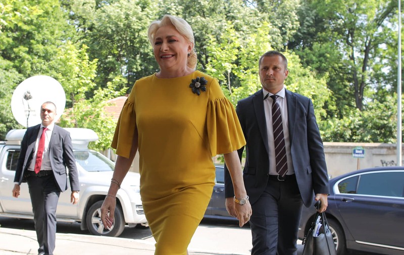 Viorica Dăncilă, huiduită la Iași. „PSD atâta ştie, să ne ţină în sărăcie” / VIDEO