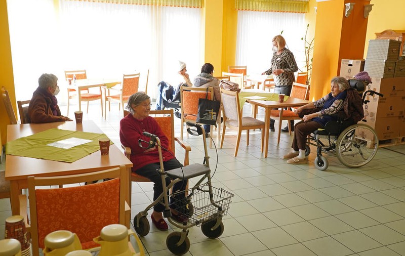 Focar de coronavirus la un azil din Germania, după ce rezidenții fuseseră imunizați cu ambele doze de vaccin Pfizer
