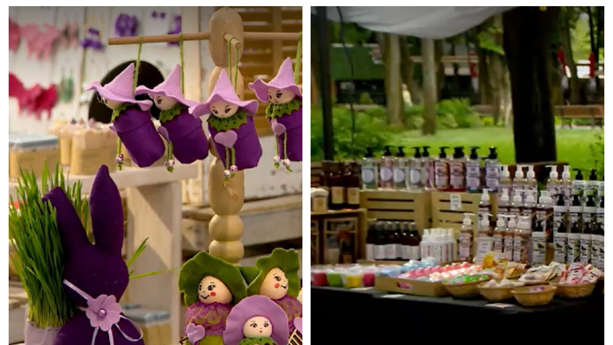 În stânga se văd decorațiuni handmade realizate din material textil, în nuanțe predominante de mov și verde. În dreapta este un stand în aer liber, în parc, cu produse artizanale.