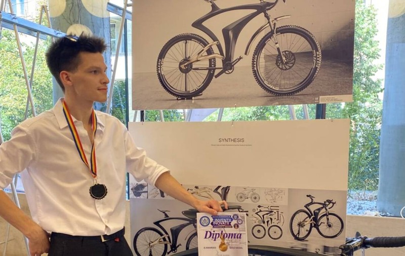 La 24 de ani, un tânăr din Timișoara lansează Synthesis, bicicleta electrică hibrid care vizează piața globală: „Am vrut ca reacția să fie WOW”