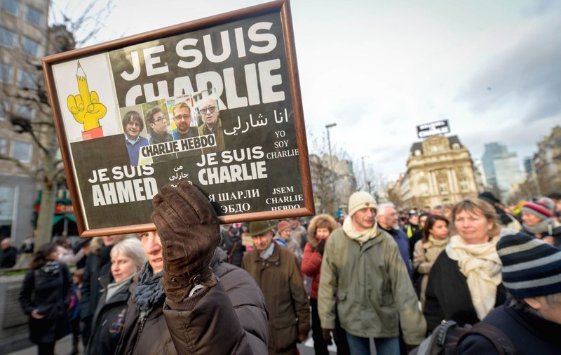 Declaraţia şocantă a unui caricaturist de la Charlie Hebdo: ”Vomităm pe toţi cei care spun dintr-o dată că sunt prietenii noştri”